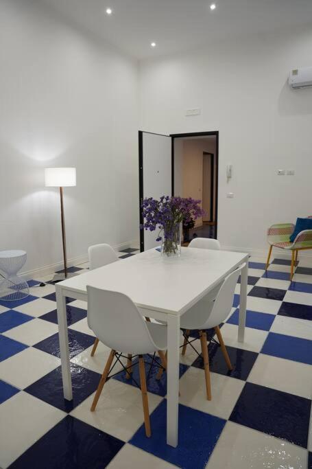 Maison Olivia, Nuovo In Zona Chiaia Apartment *