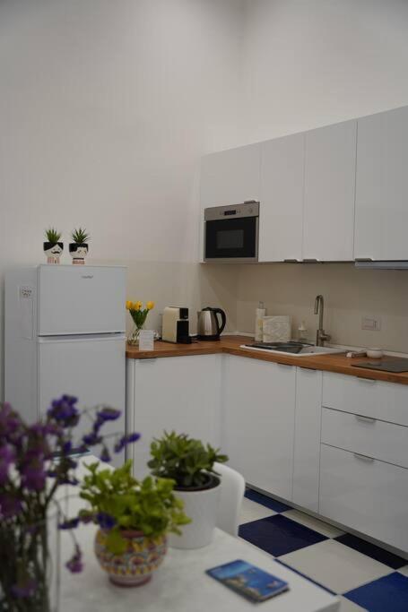 Maison Olivia, Nuovo In Zona Chiaia Naples