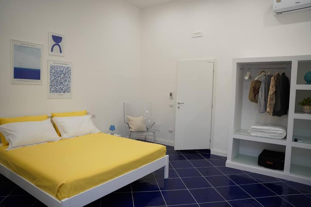 Apartment Maison Olivia, Nuovo In Zona Chiaia *