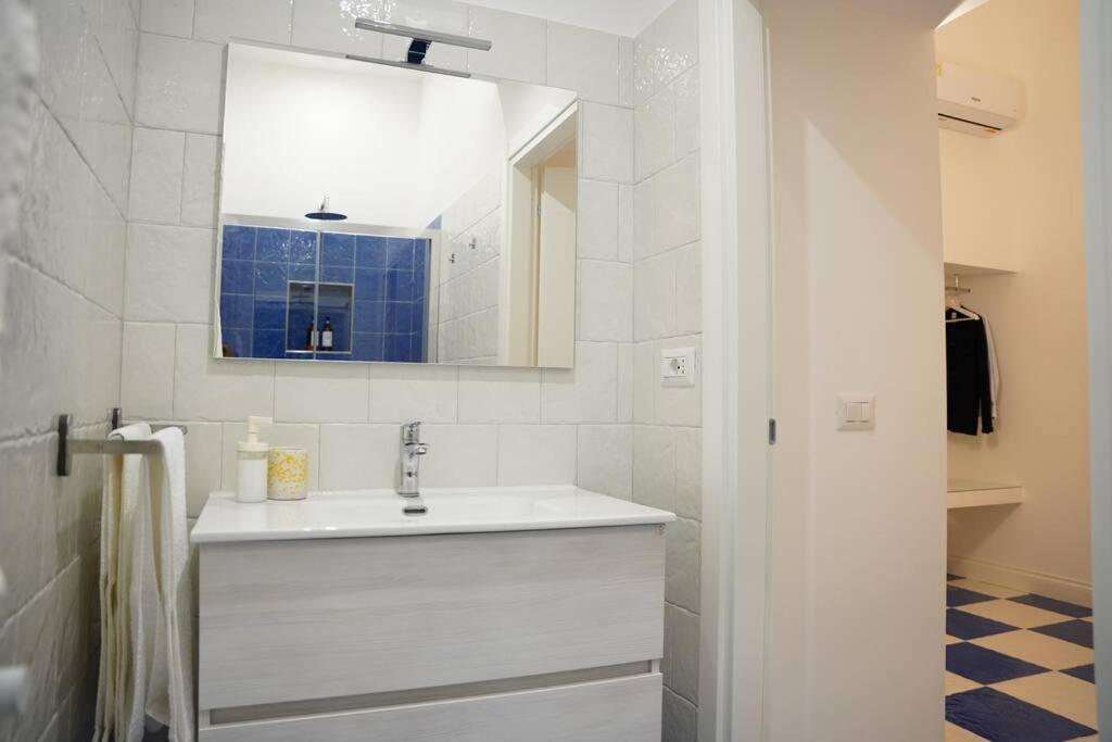 Maison Olivia, Nuovo In Zona Chiaia Naples