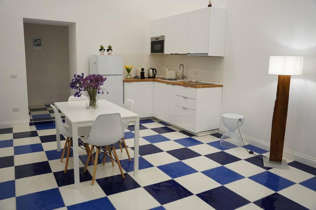 Maison Olivia, Nuovo In Zona Chiaia